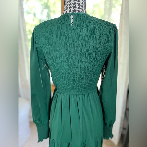 Cupshe Anastasia Smocked Long Sleeve Maxi Dress NEW 💚 - Picture 8 of 9